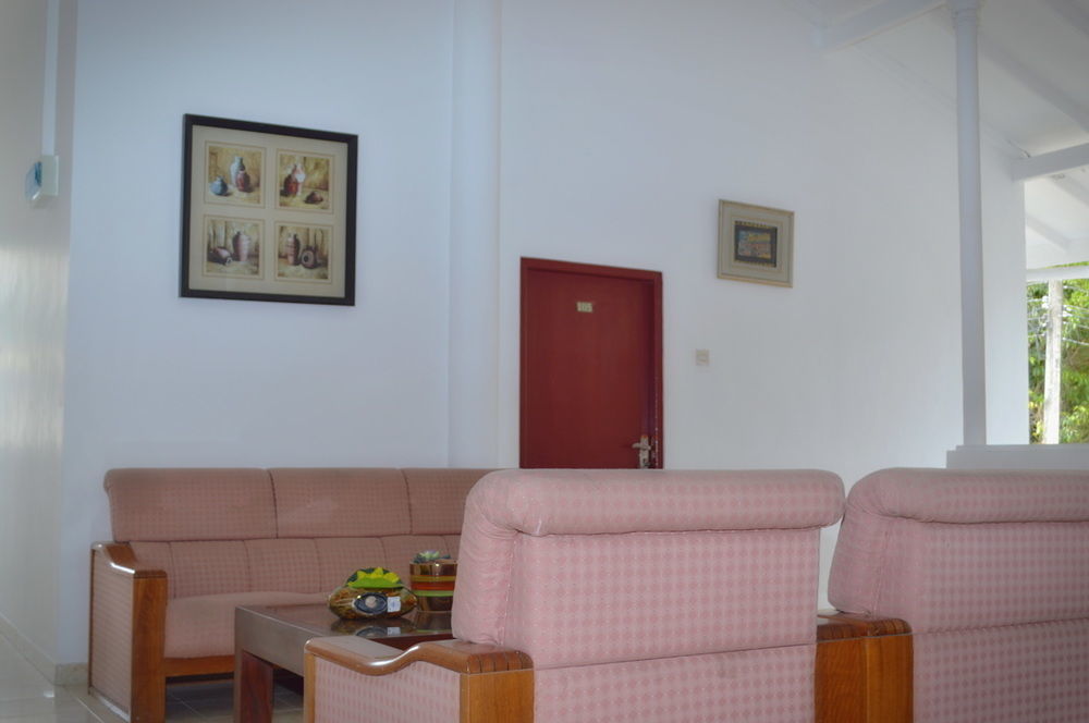 Hotel Empryean Katunayake Exterior photo