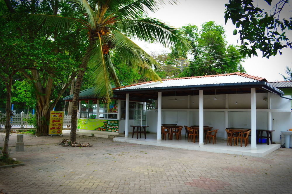 Hotel Empryean Katunayake Exterior photo