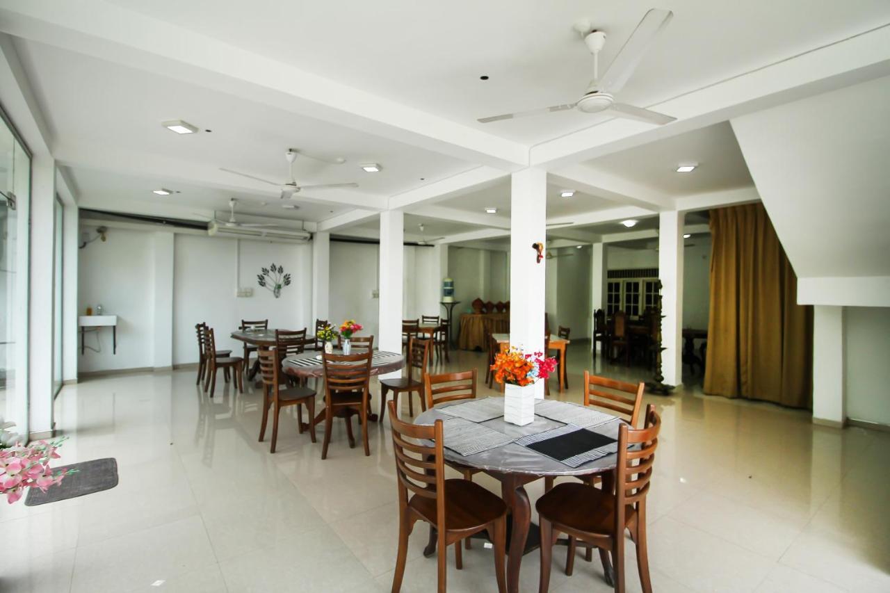 Hotel Empryean Katunayake Exterior photo
